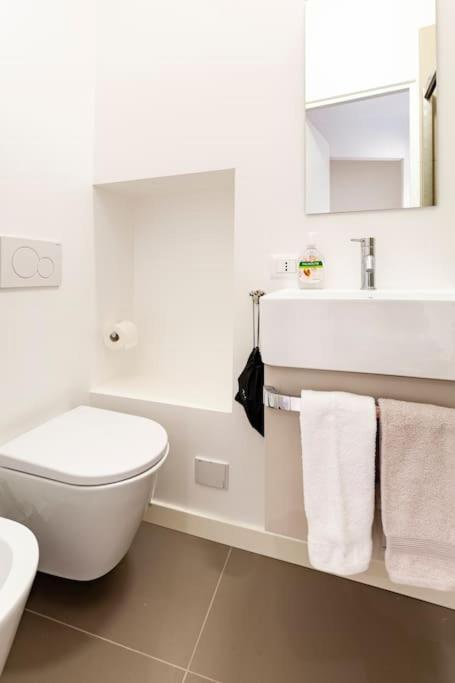 Splendido Bilocale In Vecchia Milano Apartment Bagian luar foto